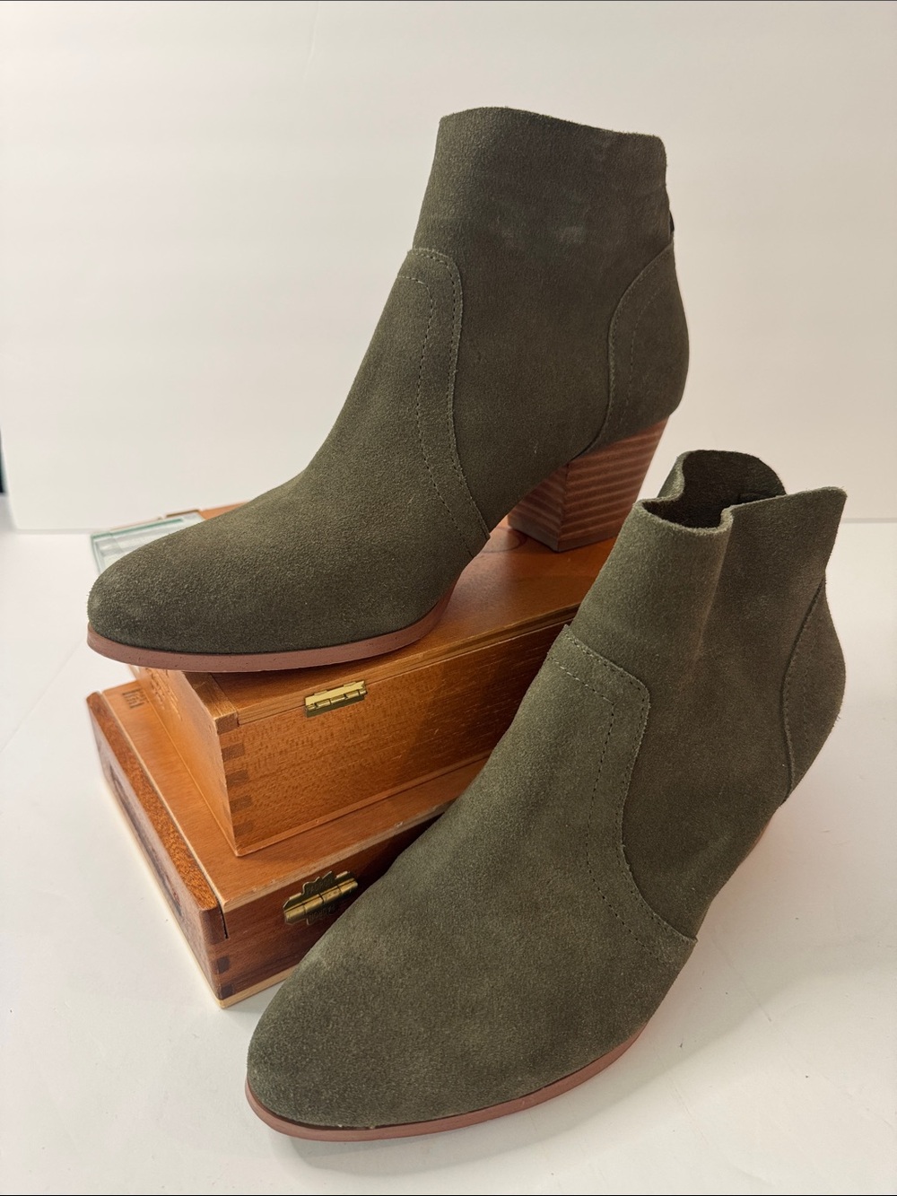 Violet & Red Cupid Booties Olive Green Suede Leather, 2” Heels- size 7M